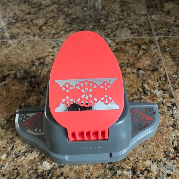 We R Doily Border Edge Paper Punch - Picture 1 of 7